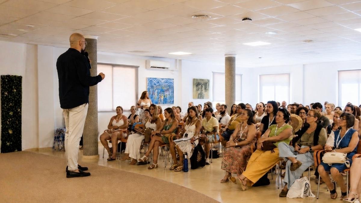 Hernán en conferencia